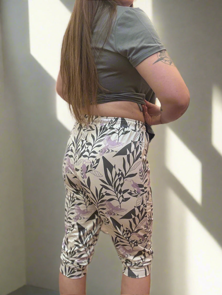 Mosaic Tropical Birds PJ Capri w/ Cuff