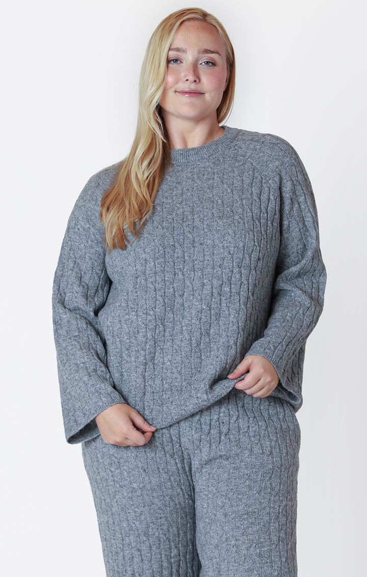 Dex Long Sleeve Cable Knit Sweater - Size X