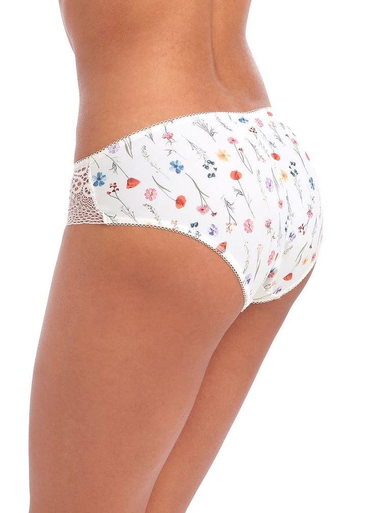 Freya Daydreaming Brief