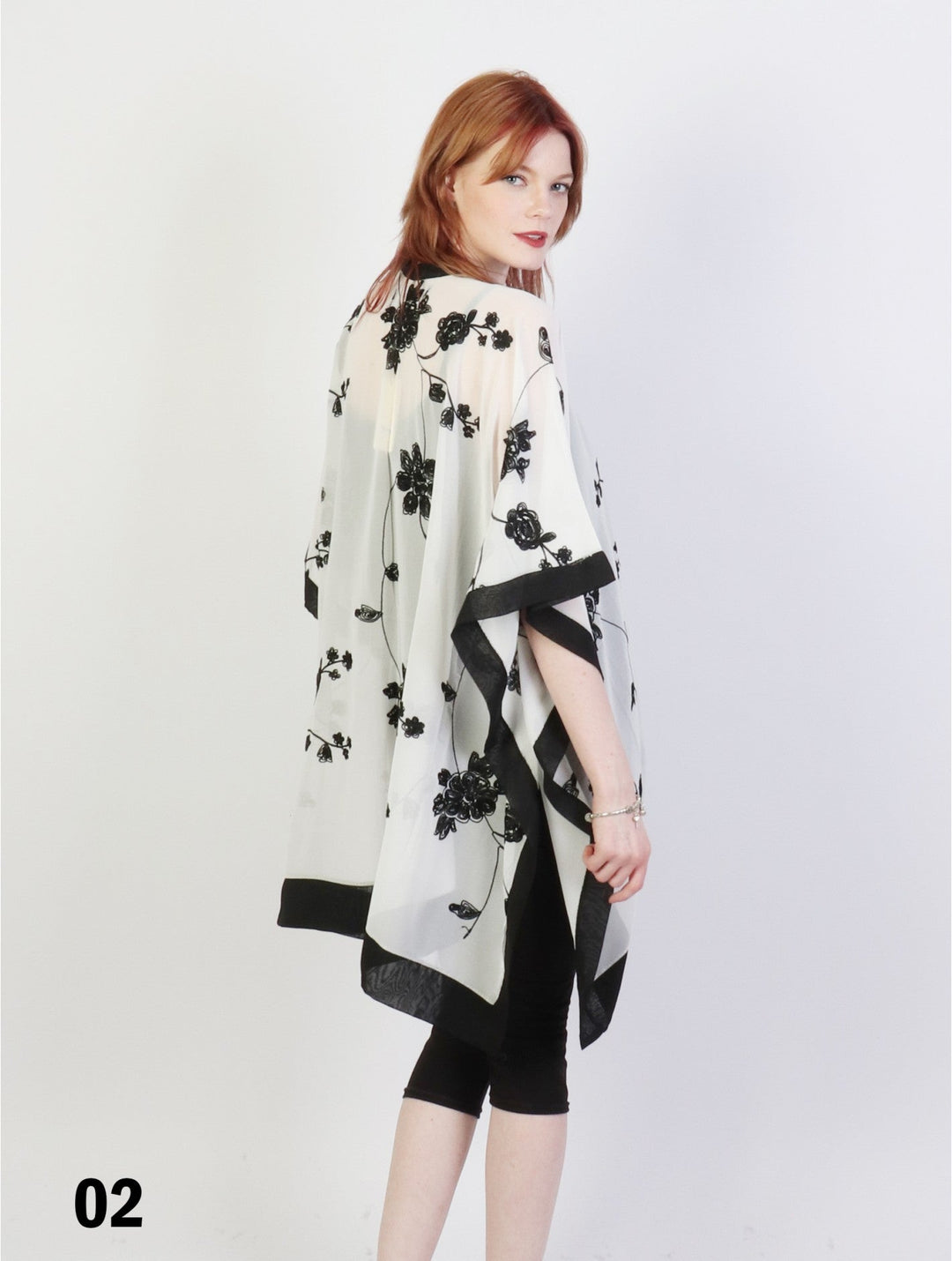 White And Black Floral Embroidery Kimono