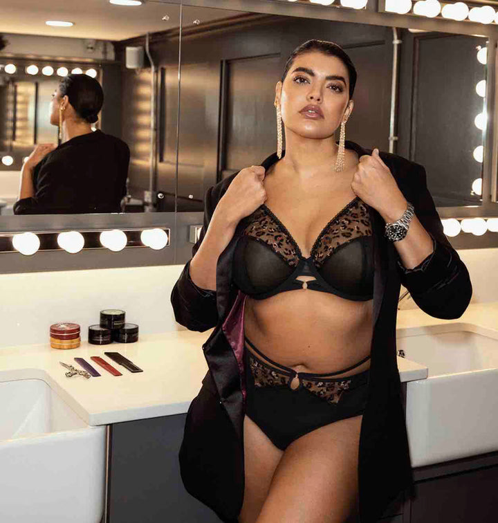 Namrah Bandless Underwire Plunge Bra - Size F 44