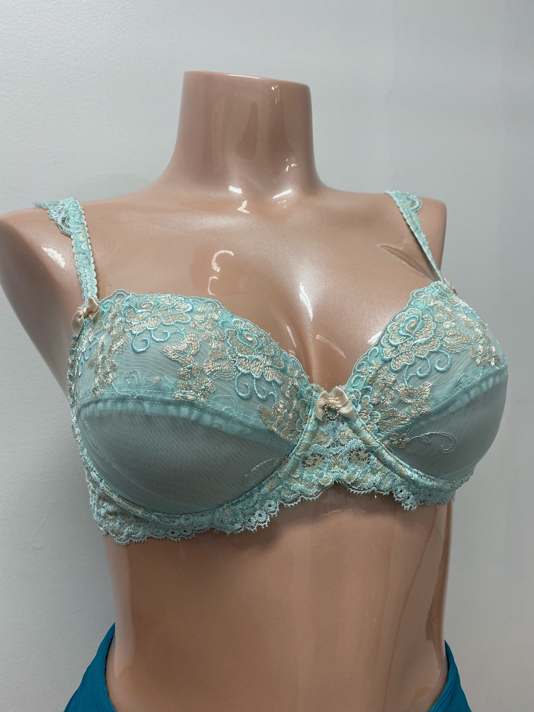 "Final Sale" Charade Lace Underwire Full Cup Bra