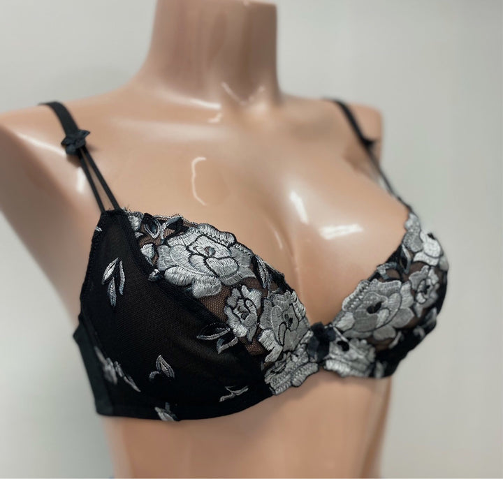 Volage Underwire Bra - Size D 32