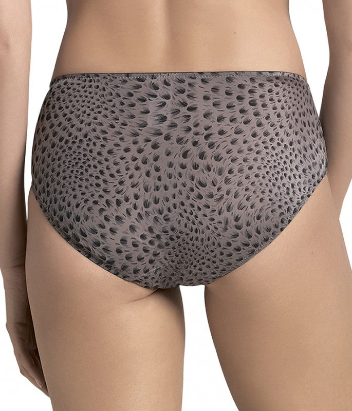 Malia Brief